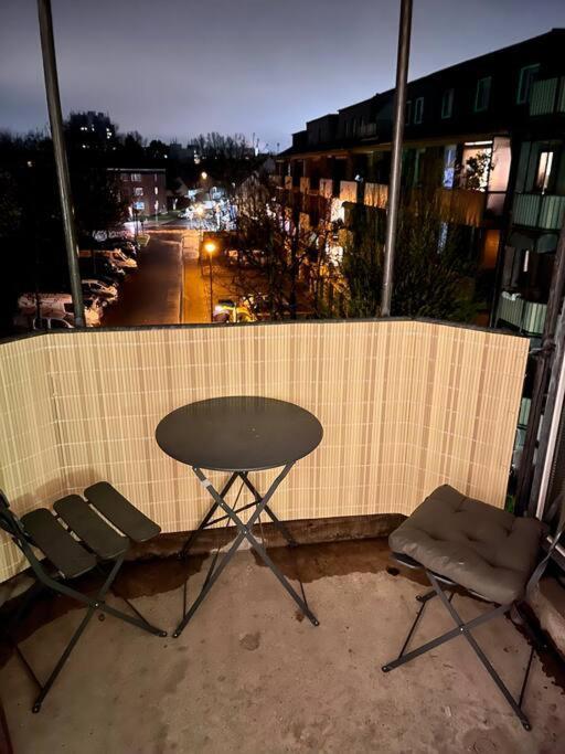 Schickes Apartment Mit Balkon In Düsseldorf Kültér fotó
